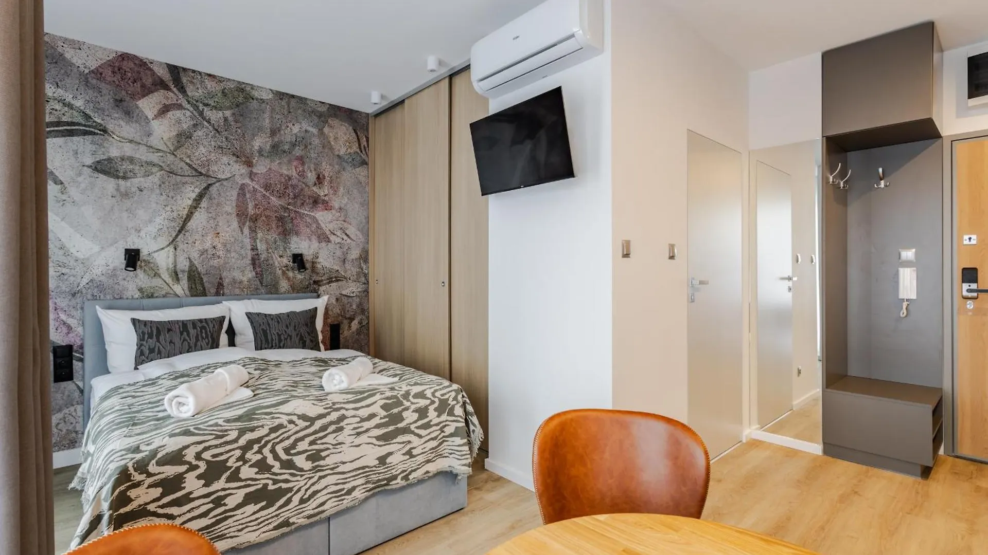 Appartamento Stylowe Studio Very Berry W Poznaniu Z Parkingiem I Balkonem By Noclegi Renters Polonia