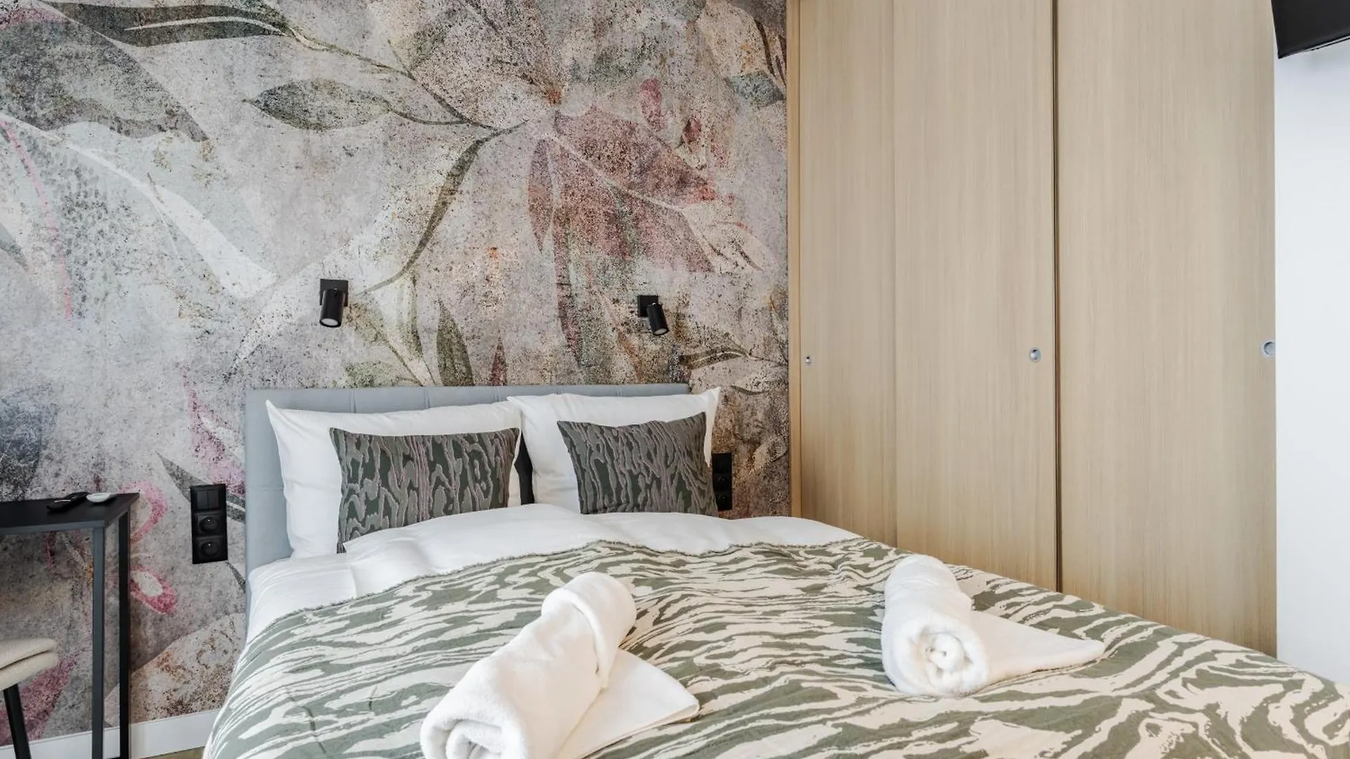 Stylowe Studio Very Berry W Poznaniu Z Parkingiem I Balkonem By Noclegi Renters