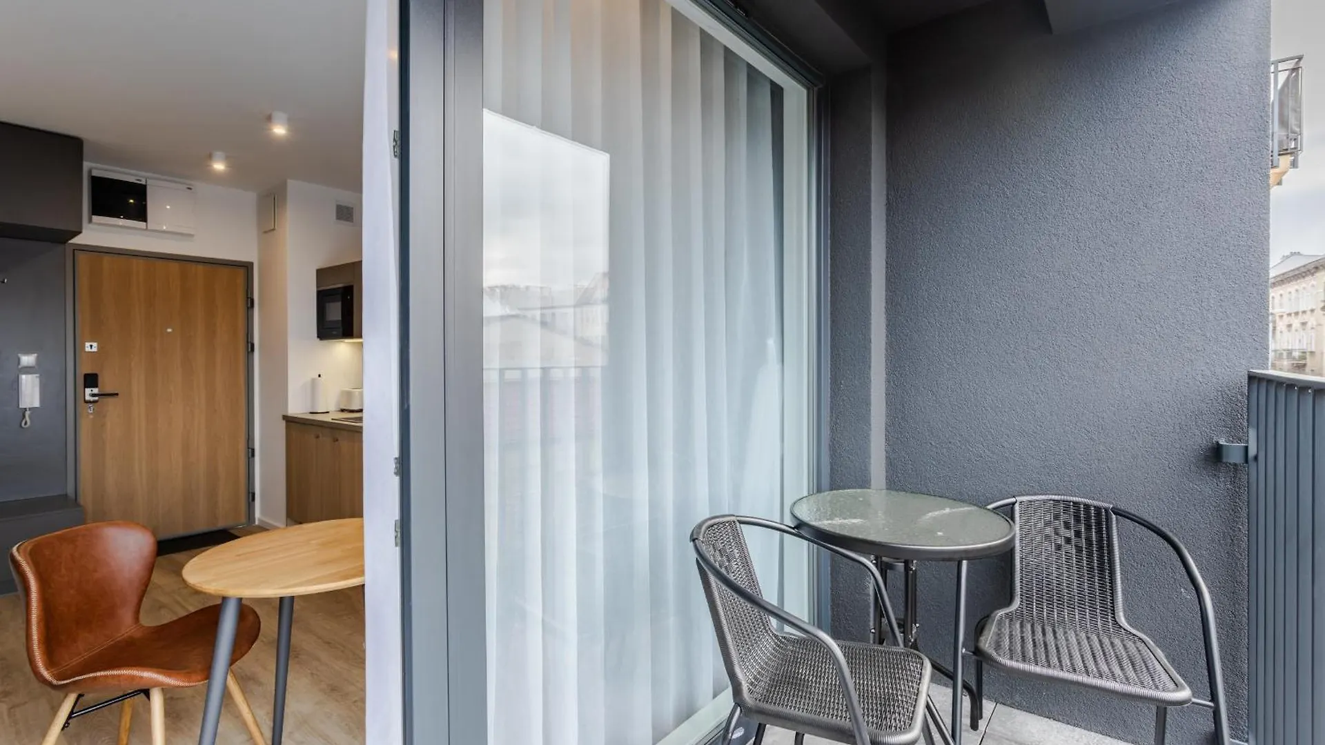 Stylowe Studio Very Berry W Poznaniu Z Parkingiem I Balkonem By Noclegi Renters Poznań
